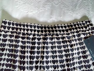 Falda Zara plisada con corazones