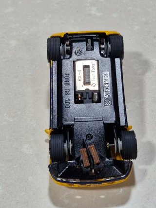 Scalextric Ford RS200 Camel Rally