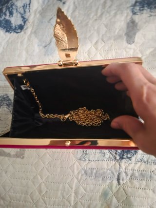Bolso de mano fucsia con detalle hoja