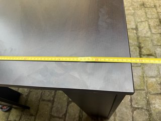 Mesa de comedor madera oscura