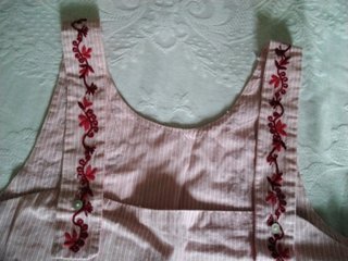 Blusa Zara bordada roja