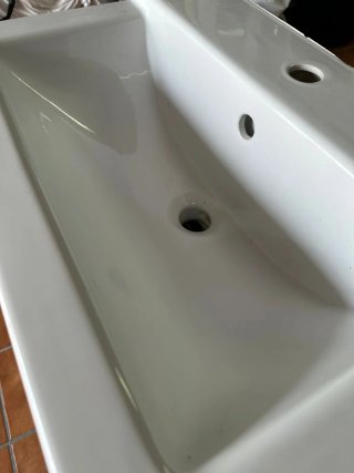 Lavabo con mueble blanco