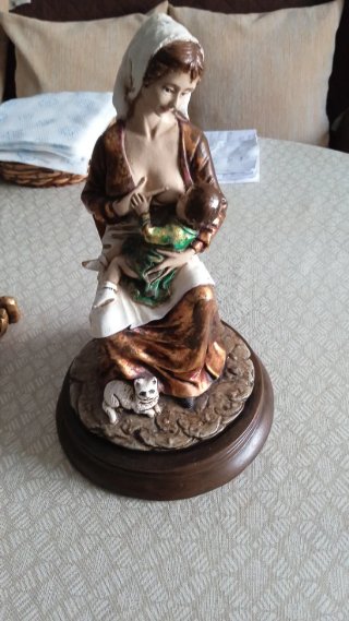 Figura Maternidad Pintada a Mano