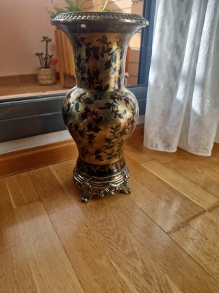 Jarrón Chino Decorativo Negro y Dorado