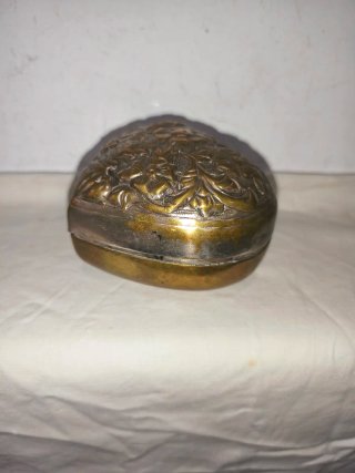 Antiguo gran joyero corazón latón floral francés