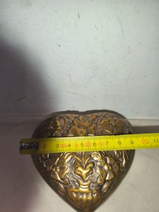 Antiguo gran joyero corazón latón floral francés
