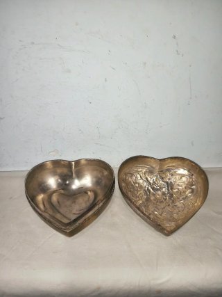 Antiguo gran joyero corazón latón floral francés