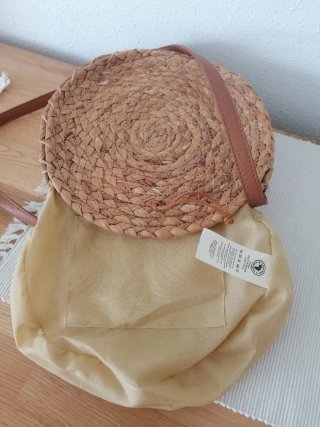 Bolso redondo de paja