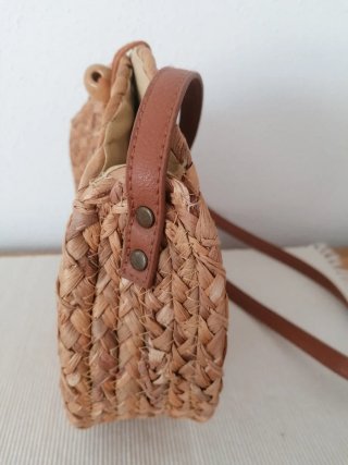 Bolso redondo de paja
