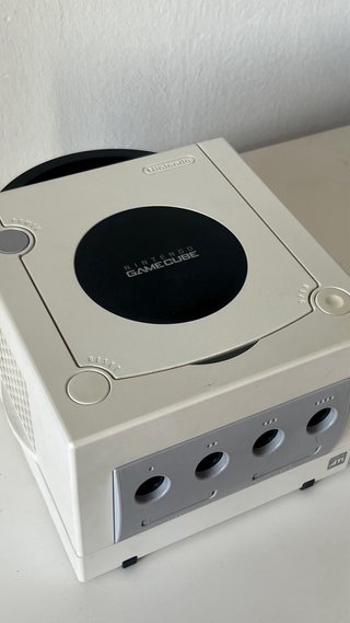 Nintendo GameCube Pearl White PAL con la sua confezione