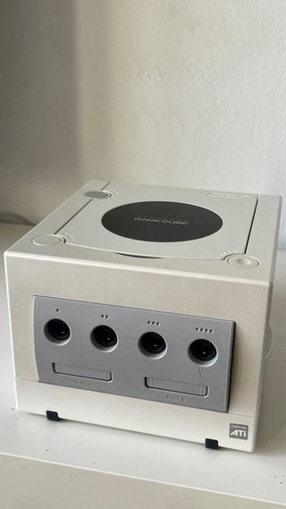 Nintendo GameCube Pearl White PAL con la sua confezione