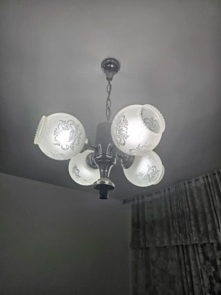 Lámpara colgante de cristal y metal
