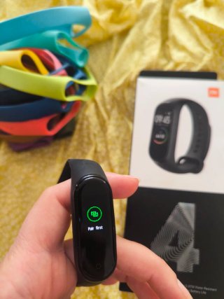 Xiaomi Mi Smart Band 4 + 14 cinturini di ricambio