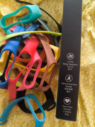 Xiaomi Mi Smart Band 4 + 14 cinturini di ricambio