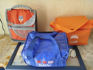 Supporti per ombrellone da spiaggia e mini frigoriferi