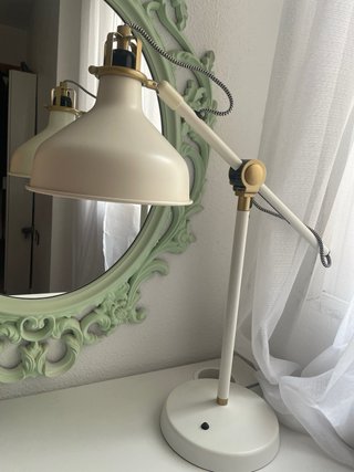 Cabecero IKEA con almacenaje y lámparas