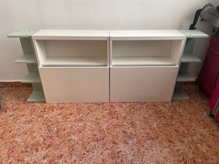 Cabecero IKEA con almacenaje y lámparas