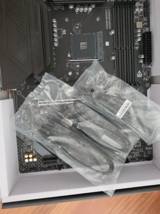 MSI MAG B550 Tomahawk MAX WIFI Placa Base