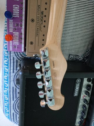 Guitarra Eléctrica Yamaha EG 012
