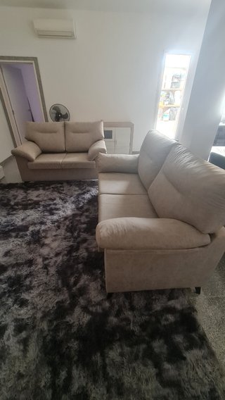 Sofá beige y gris
