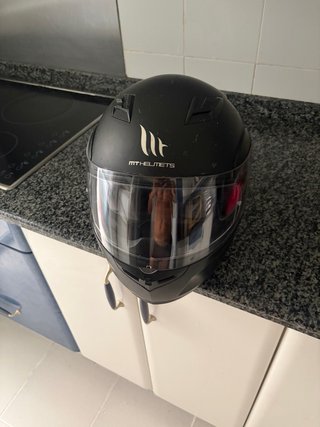 Casco de moto negro