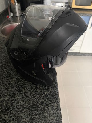 Casco de moto negro