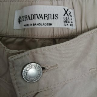 Pantalón bombacho beige tendencia, tejido muy fino