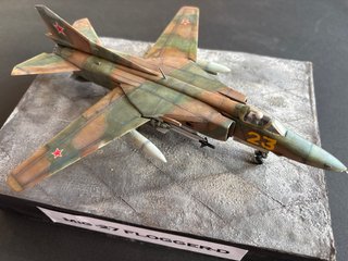 Maqueta Mig-27 Flogger-D con base