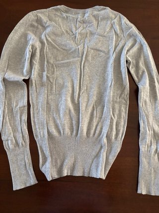 Maglia grigia scollo a V