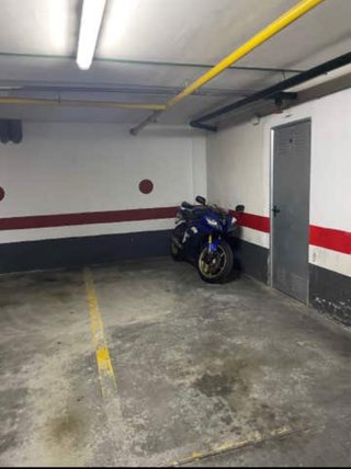 Se alquila plaza de garaje para coche pequeño