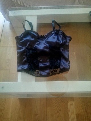 Conjunto Top Lencero y Falda Midi Negra