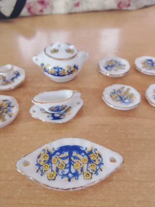 Set di stoviglie in miniatura in porcellana per case delle bambole