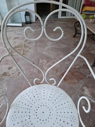 Silla de hierro forjado blanca