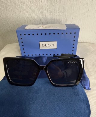 Occhiali da sole Gucci neri e dorati