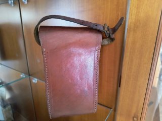 Funda antigua de cuero para cámara plegable
