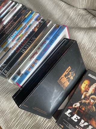 32 DVDs de Películas Variadas
