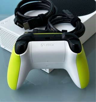 Xbox Series S + Mando