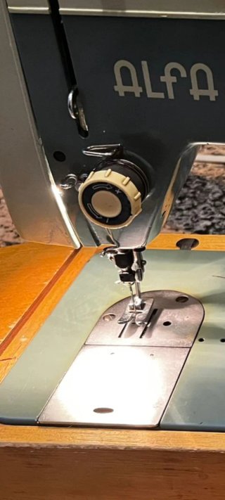 Máquina de coser Alfa Alfamatic 109