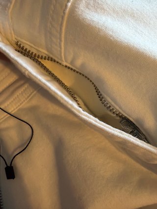 Pantaloni bianchi con zip