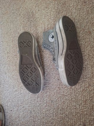 Converse All Stars grises desgastadas