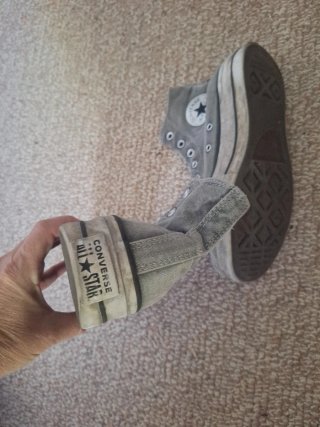 Converse All Stars grises desgastadas