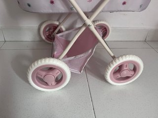 Cochecito de muñecas rosa con bolso