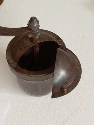 Molinillo de café antiguo
