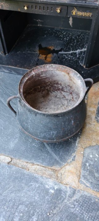 Chimenea metálica de leña negra