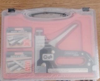 Grapadora Powerfix con grapas