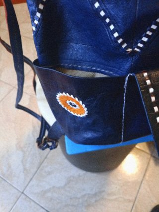 Borsa zaino blu con dettagli arancioni