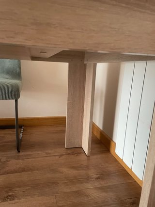 Mesa de comedor de madera de haya