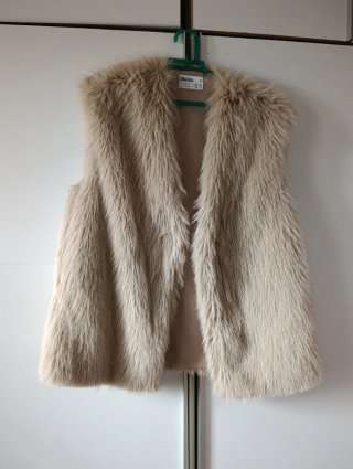 Chaleco pelo Rita Ora Primark Talla M