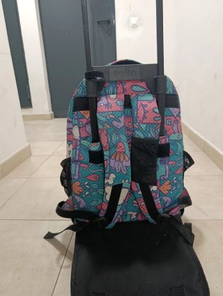 Mochila Totto con ruedas y estampado