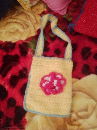Bolso tejido a mano para bebé